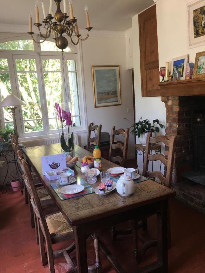 Au Charme Des Pommiers Bed & Breakfast Thiberville Exterior photo