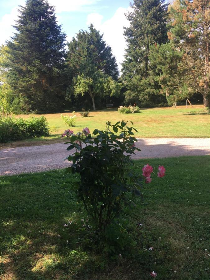 Au Charme Des Pommiers Bed & Breakfast Thiberville Exterior photo