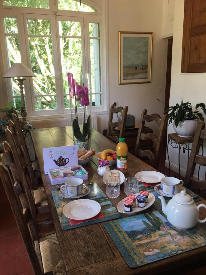 Au Charme Des Pommiers Bed & Breakfast Thiberville Exterior photo