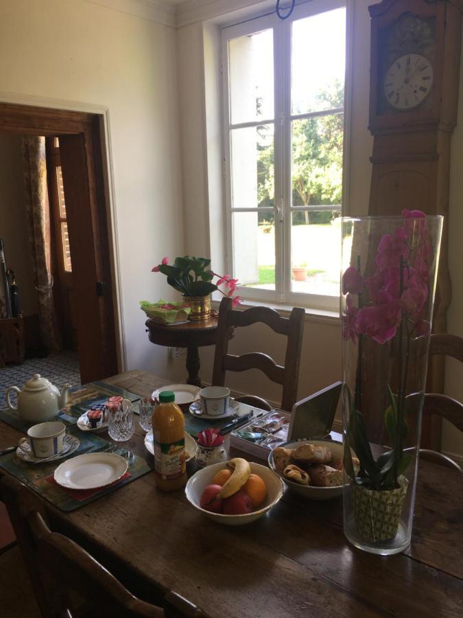 Au Charme Des Pommiers Bed & Breakfast Thiberville Exterior photo